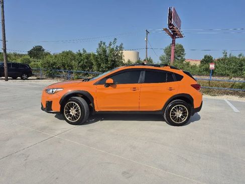 Used 2018 Subaru Crosstrek 2.0i Premium AWD/4WD image 2