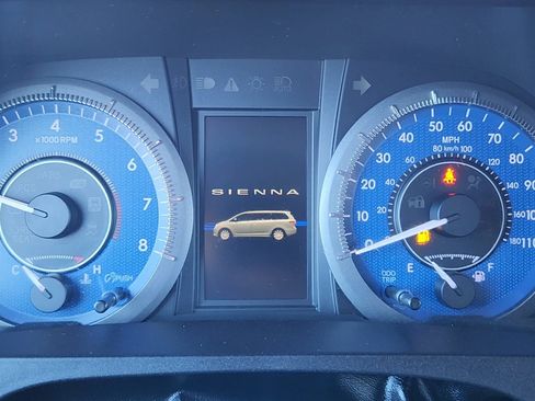 Used 2016 Toyota Sienna XLE image 11