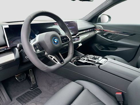 Used 2027 BMW 550e xDrive w/ Executive Package AWD/4WD image 9