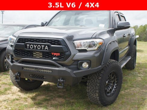 Used 2022 Toyota Tacoma TRD Off-Road image 1