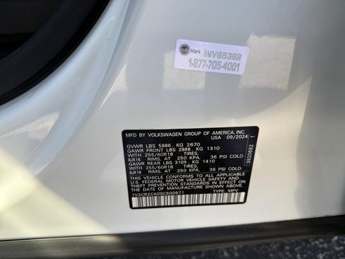 Used 2025 Volkswagen Atlas Peak Edition SE image 23