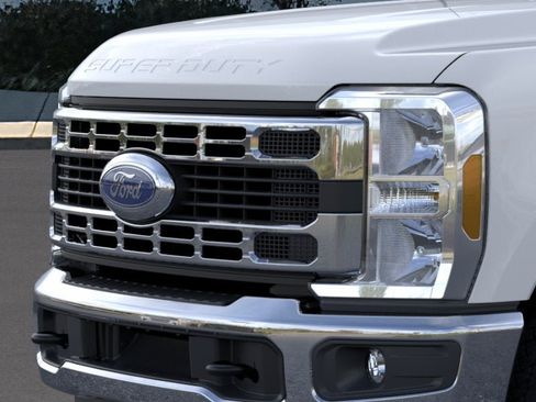 New 2026 Ford F250 XLT w/ FX4 Off-Road Package AWD/4WD image 17