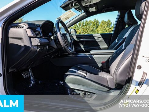 Used 2025 Toyota Camry SE image 21