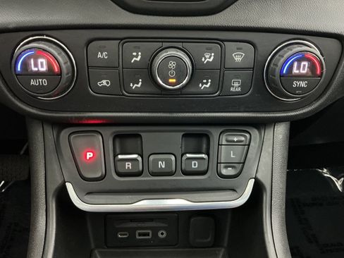 Used 2018 GMC Terrain Denali w/ Advanced Safety Package FWD image 36