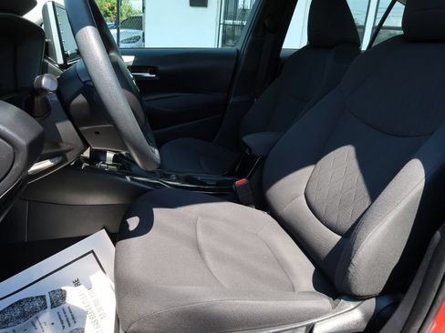 Used 2021 Toyota Corolla LE FWD image 5