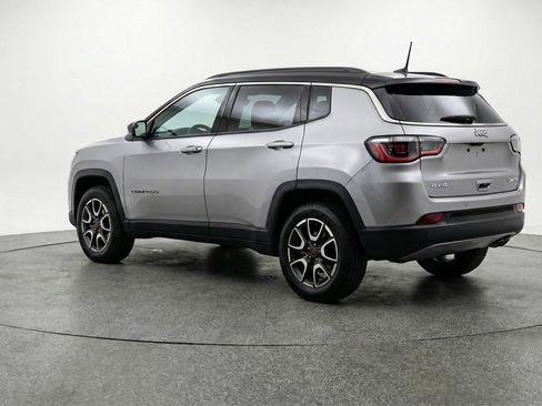 Used 2025 Jeep Compass Trailhawk AWD/4WD image 5