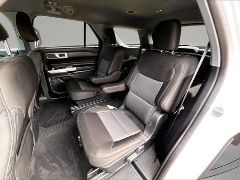 Used 2023 Ford Explorer XLT AWD/4WD image 25