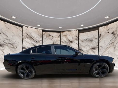 Used 2014 Dodge Charger R/T image 4