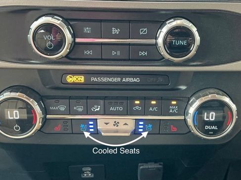 Used 2022 Ford F350 Lariat w/ Lariat Value Package AWD/4WD image 17