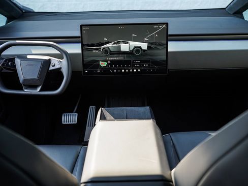 Used 2025 Tesla Cybertruck AWD Crew Cab image 20