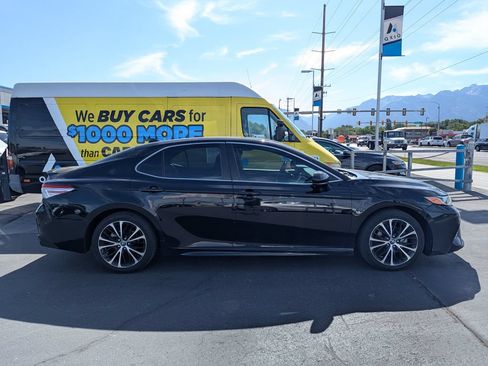 Used 2020 Toyota Camry SE FWD image 2