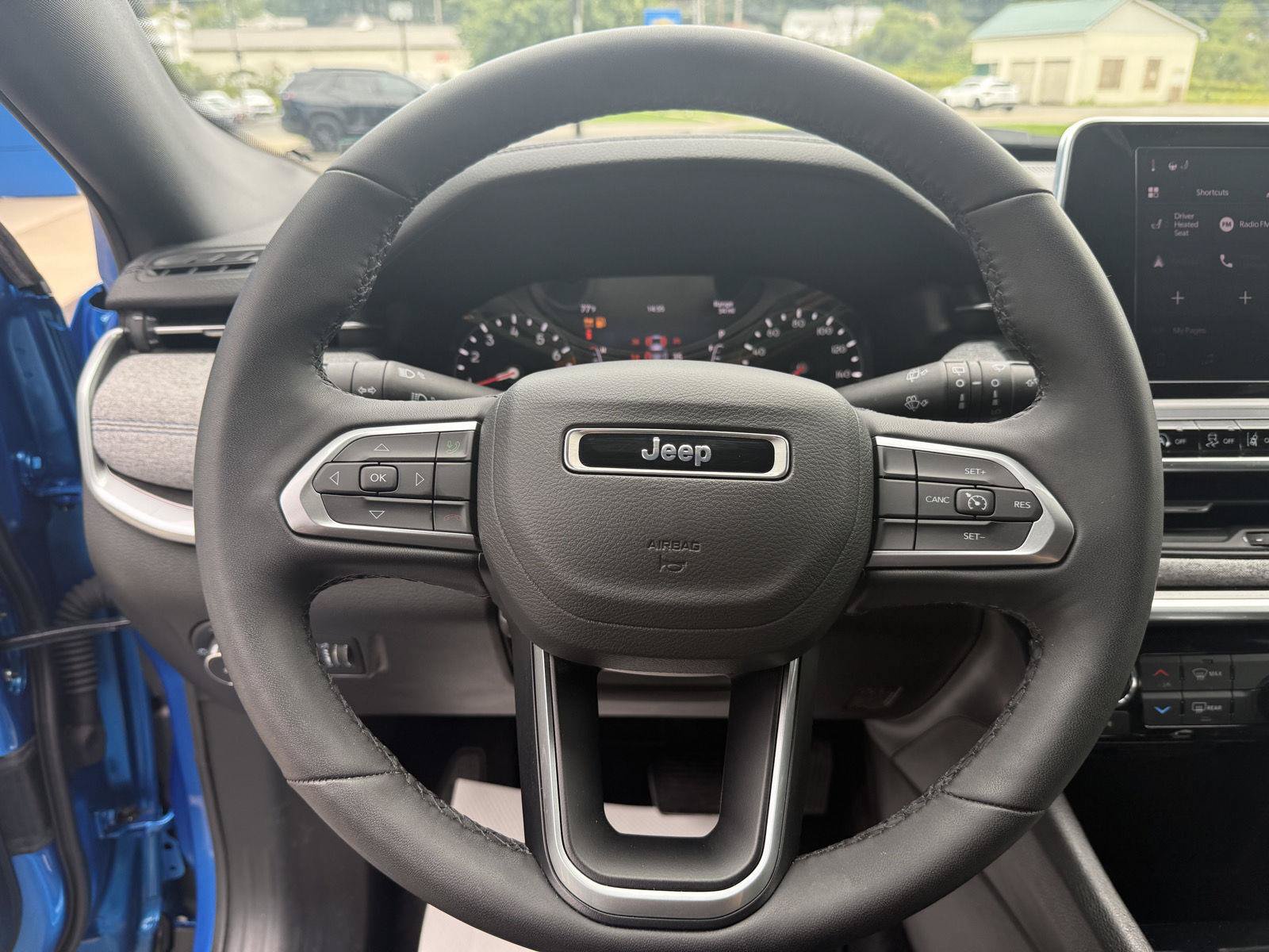 Used 2025 Jeep Compass Latitude AWD/4WD image 10