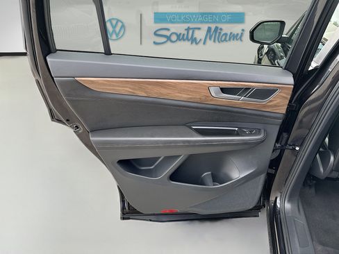 Used 2024 Volkswagen Atlas SE image 25