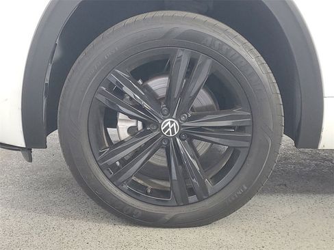 Used 2023 Volkswagen Atlas Cross Sport SEL R-Line image 9