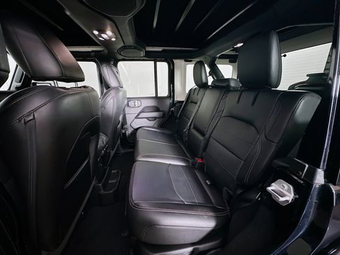 Used 2021 Jeep Wrangler Sahara image 28
