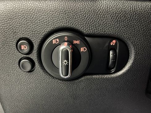 Used 2019 MINI Cooper 2-Door Hardtop w/ Premium Package FWD image 22