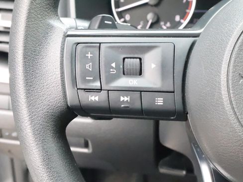 Used 2024 Nissan Rogue SV AWD/4WD image 33
