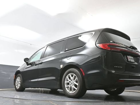 Used 2024 Chrysler Pacifica Touring-L FWD image 55