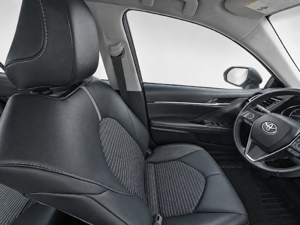 Used 2018 Toyota Camry SE w/ Convenience Package FWD image 23