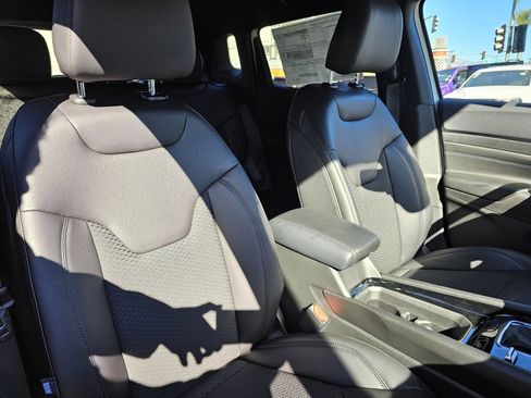 New 2026 Jeep Compass Latitude image 26