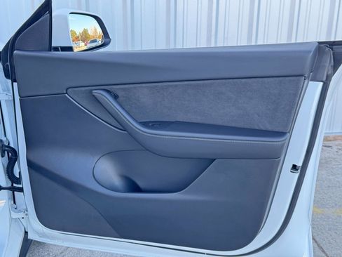 Used 2021 Tesla Model Y Long Range image 44