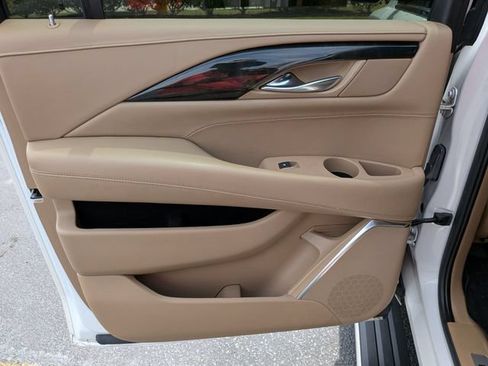 Used 2020 Cadillac Escalade ESV Platinum AWD/4WD image 29