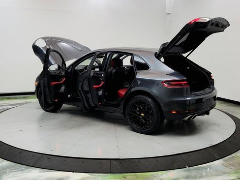 Used 2018 Porsche Macan S image 12