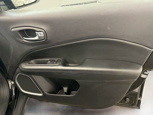 Used 2018 Jeep Compass Limited AWD/4WD image 33