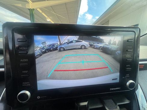 Used 2022 Toyota Corolla LE FWD image 17