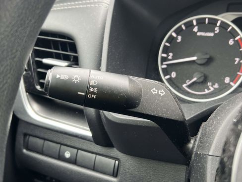 Used 2022 Nissan Rogue SV image 24