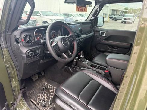 Used 2024 Jeep Wrangler Unlimited Rubicon AWD/4WD image 14