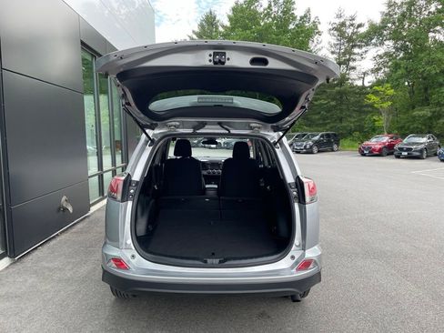 Used 2018 Toyota RAV4 LE AWD/4WD image 9