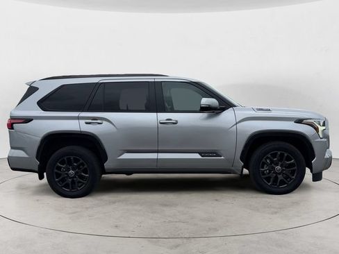 Used 2024 Toyota Sequoia Platinum AWD/4WD image 4