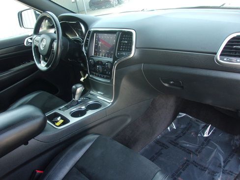 Used 2018 Jeep Grand Cherokee Altitude AWD/4WD image 11