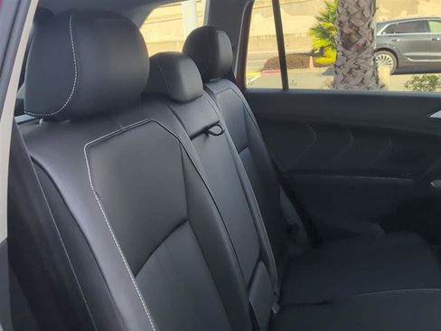 Used 2022 Volkswagen Tiguan SE w/ Panoramic Sunroof Package image 15