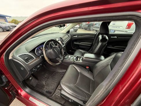 Used 2018 Chrysler 300 Limited w/ Safetytec Plus Group image 26
