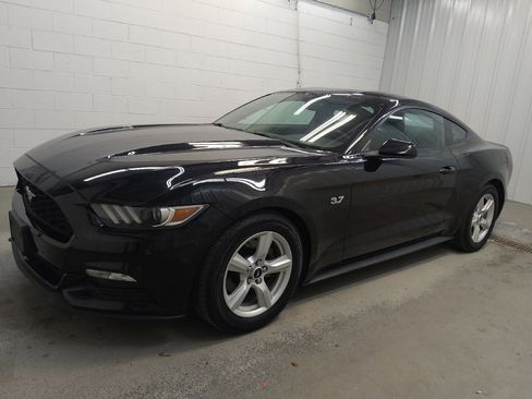 Used 2017 Ford Mustang Coupe RWD image 2