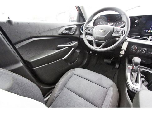 Used 2024 Chevrolet Trax LS w/ LS Convenience Package FWD image 11