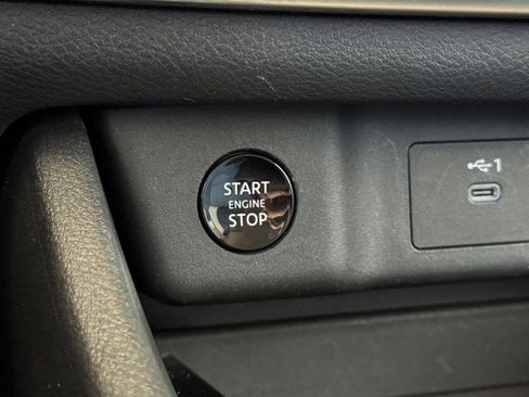 Used 2025 Nissan Rogue SV AWD/4WD image 33