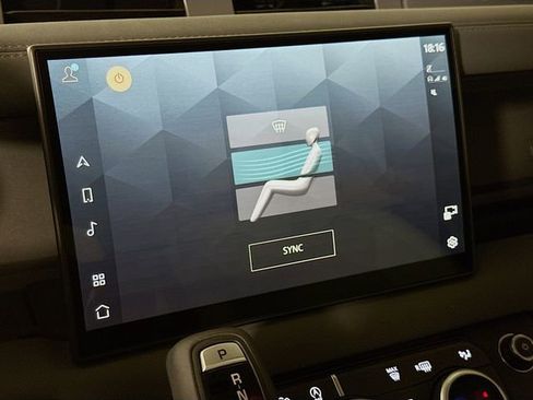 Certified 2025 Land Rover Defender 110 X-Dynamic SE image 18