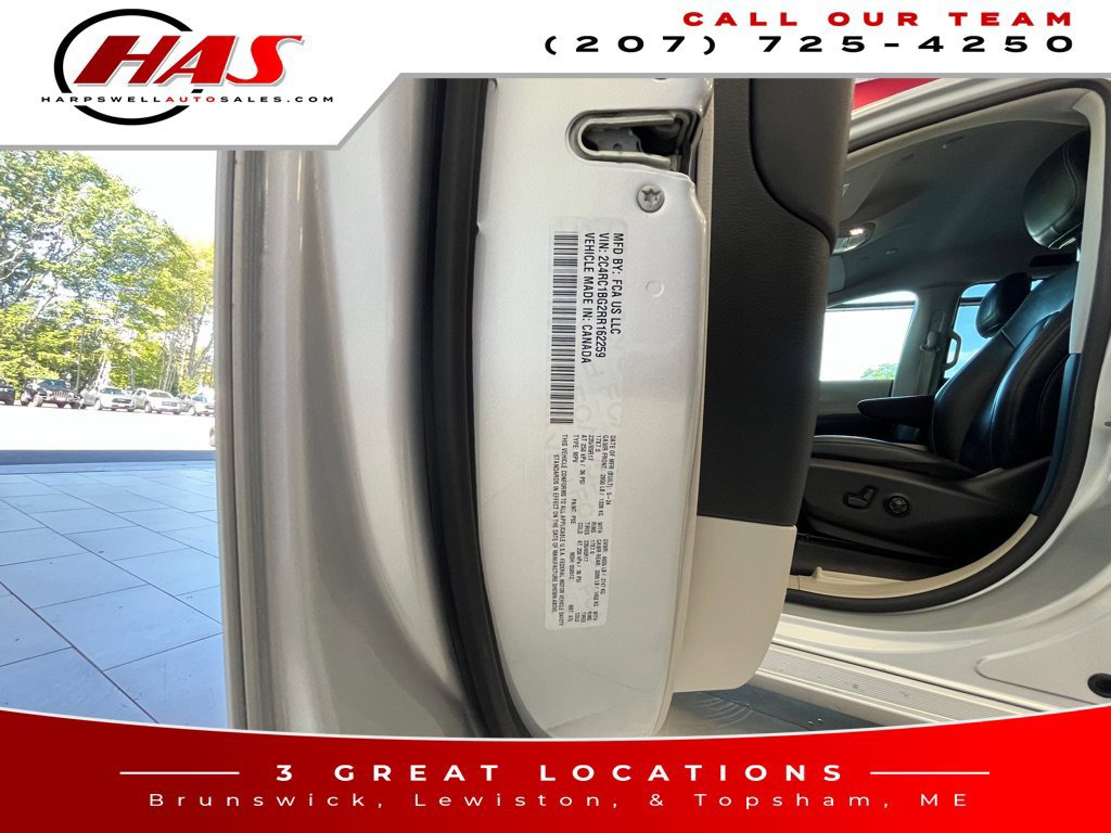 Used 2024 Chrysler Pacifica Touring-L FWD image 20