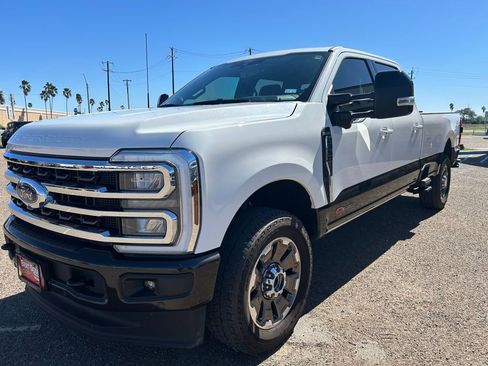 Used 2025 Ford F350 King Ranch w/ FX4 Off-Road Package image 3