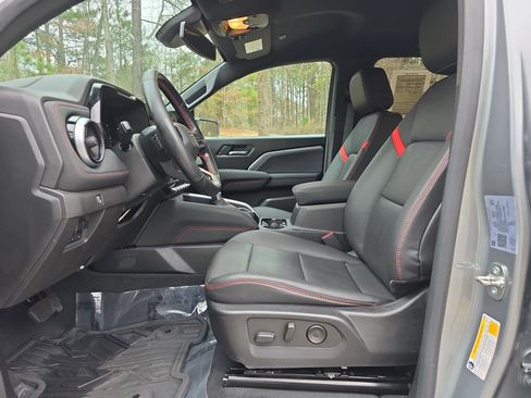 Used 2023 Chevrolet Colorado Z71 w/ Z71 Convenience Package 2 image 14