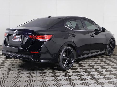 Used 2022 Nissan Sentra SR w/ SR Premium Package image 11