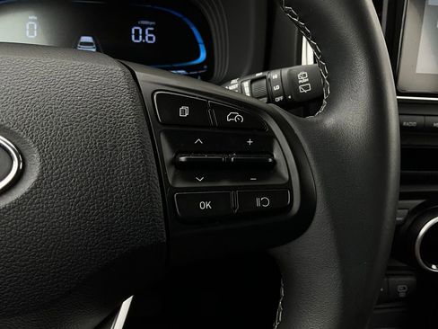 Used 2025 Hyundai Venue SEL image 35