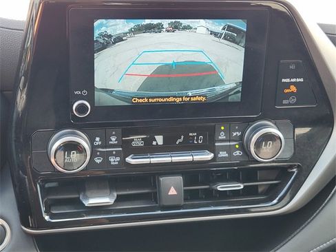 Used 2024 Toyota Highlander LE image 20