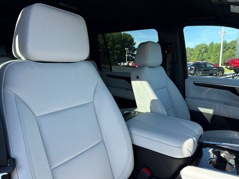 New 2025 Chevrolet Suburban Premier image 11