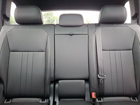 Used 2024 Volkswagen Tiguan SE R-Line image 15