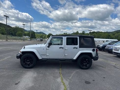 Used 2012 Jeep Wrangler Unlimited Sahara w/ Connectivity Group AWD/4WD image 5