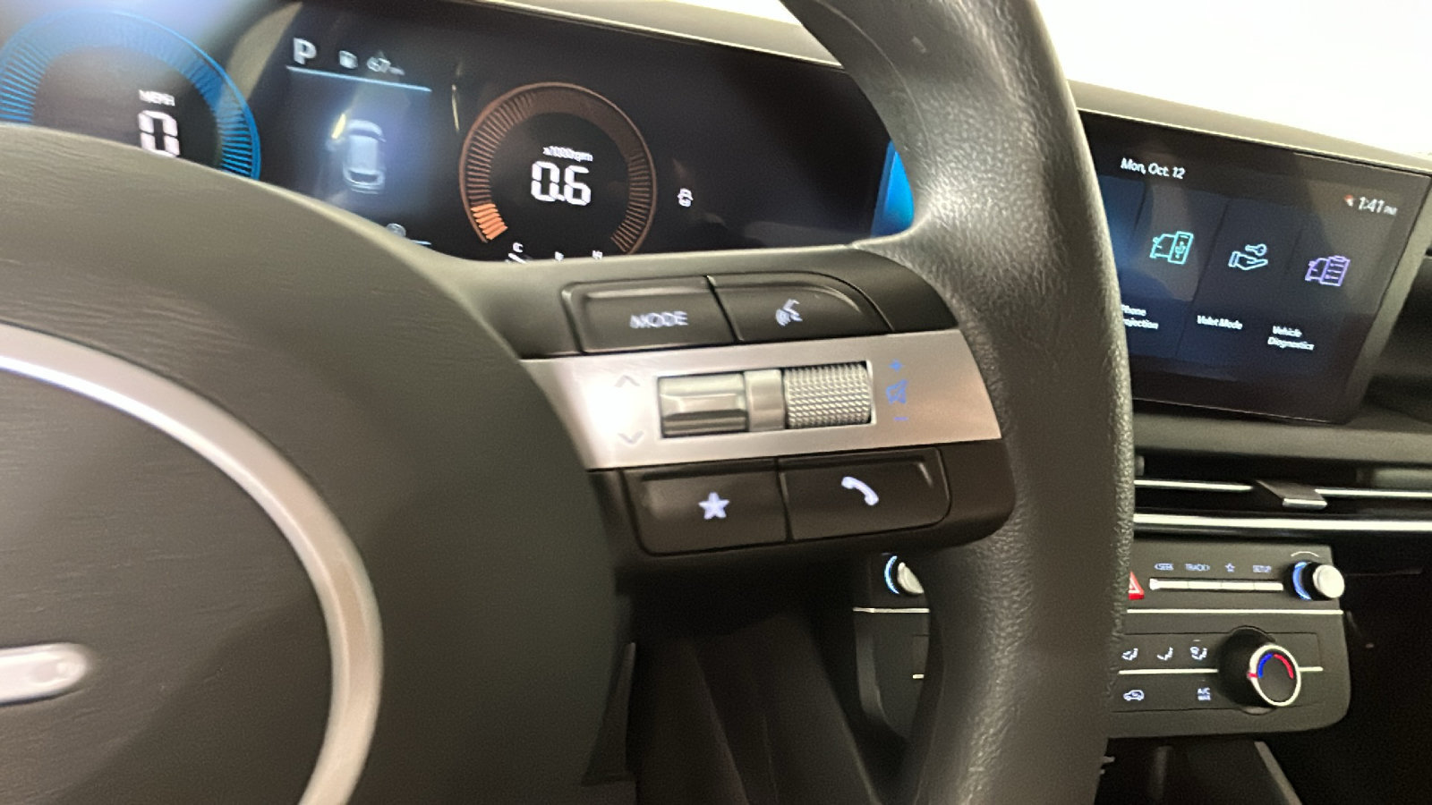 Certified 2025 Hyundai Tucson SE FWD image 22